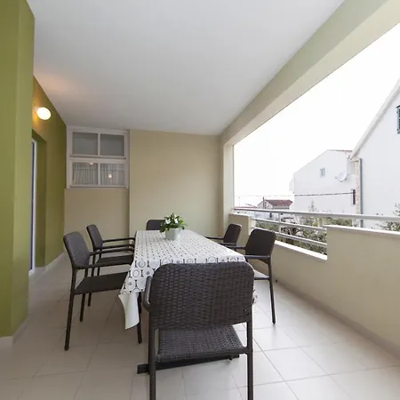 Iva Apartament *