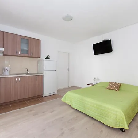 Iva Apartament *