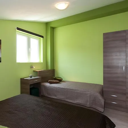 Iva Apartament *