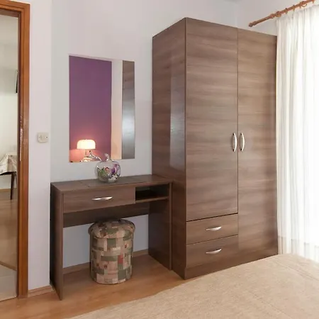 Iva Apartament *